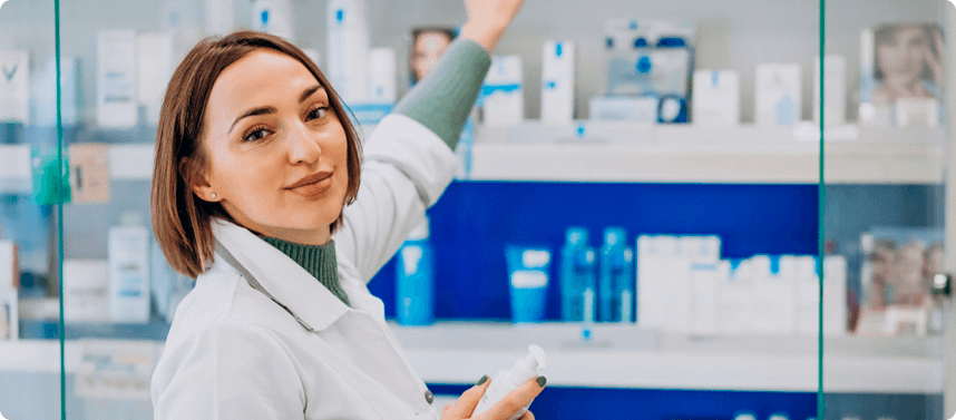 Farmacêutica com medicamentos